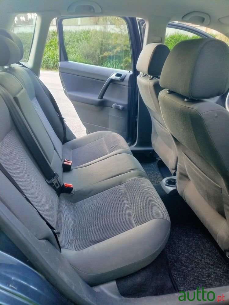 2002' Volkswagen Polo photo #5