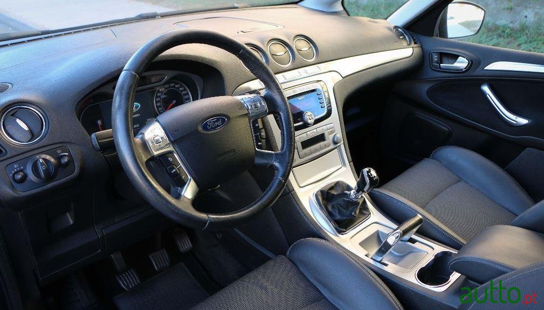 2008' Ford S-Max photo #4