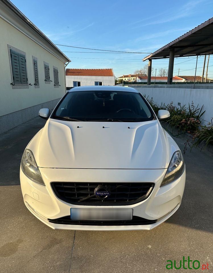 2013' Volvo V40 photo #1