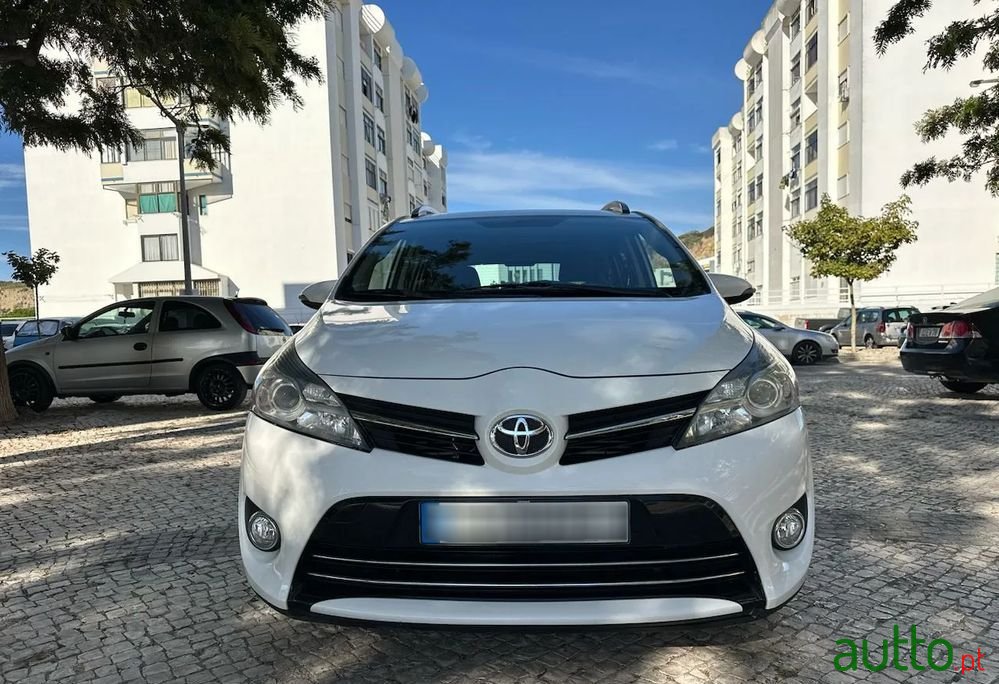 2016' Toyota Verso photo #3