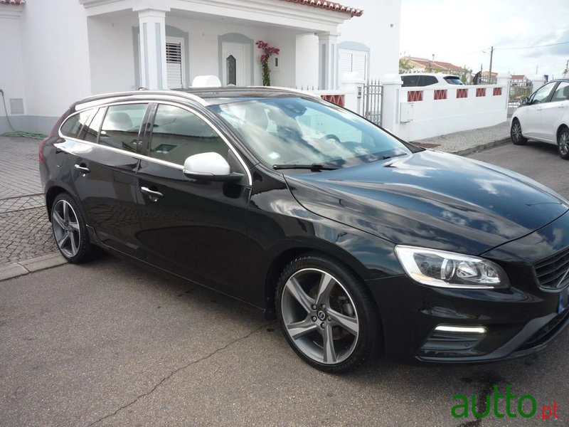 2014' Volvo V60 2.0 D4 R-Design photo #2