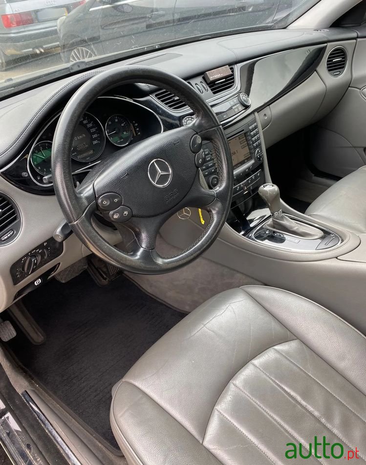 2008' Mercedes-Benz 320 photo #6