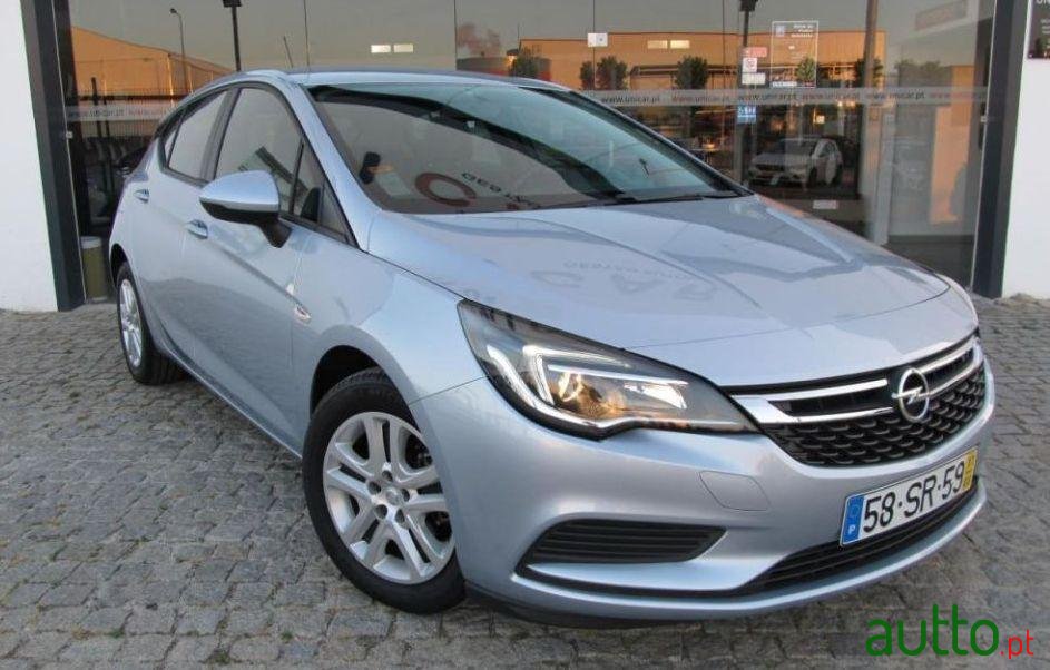 2017' Opel Astra photo #1