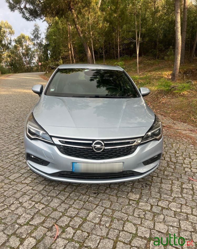 2019' Opel Astra photo #2