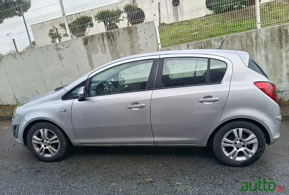 2011' Opel Corsa photo #1