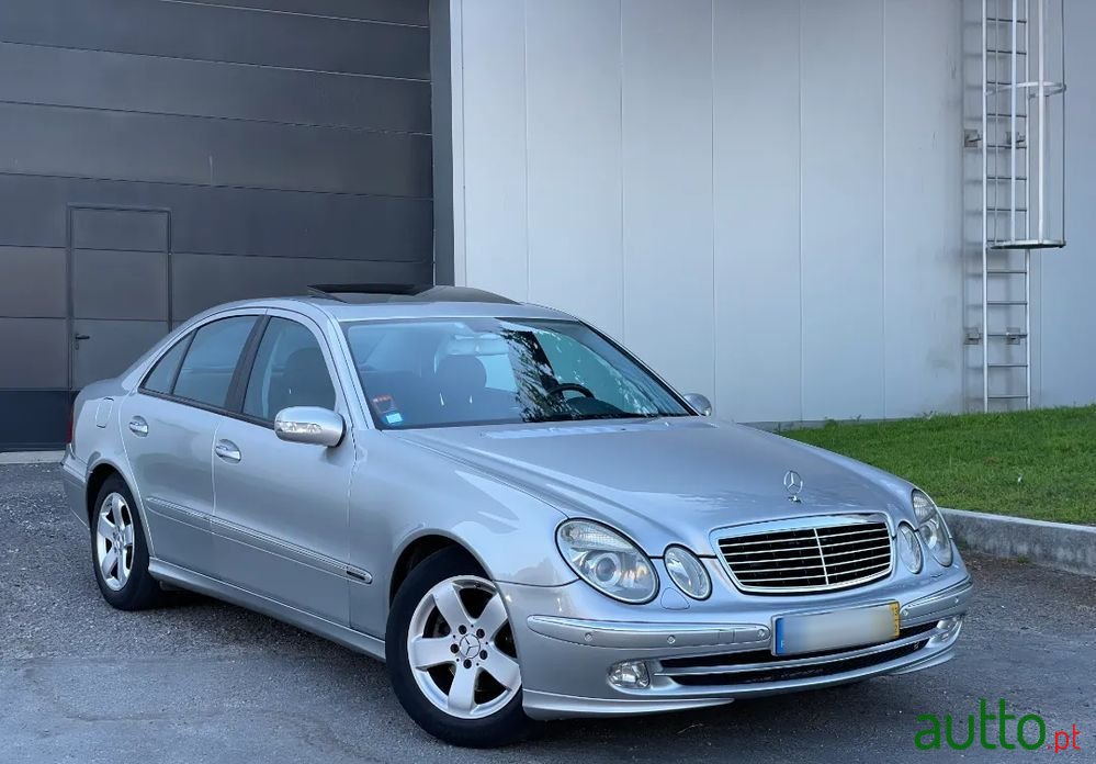 2003' Mercedes-Benz E 220 photo #1