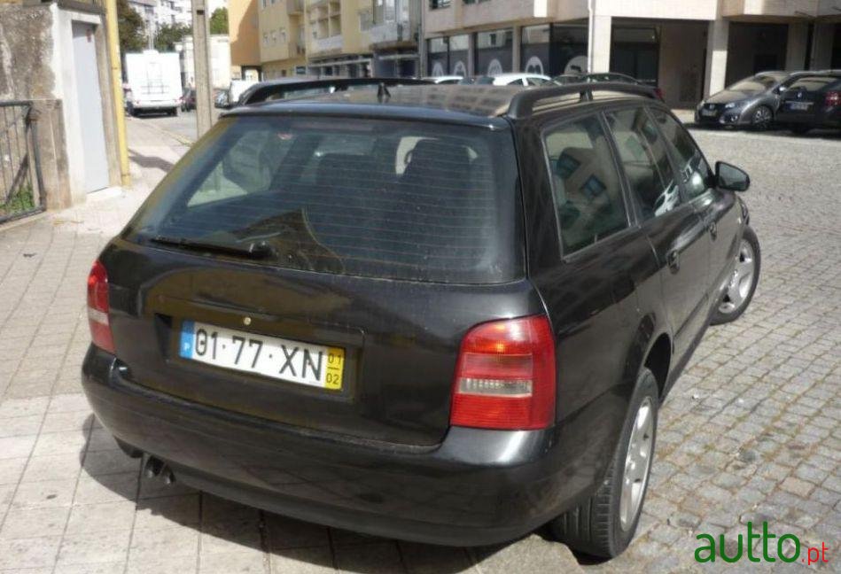 2001' Audi A4 Avant photo #1