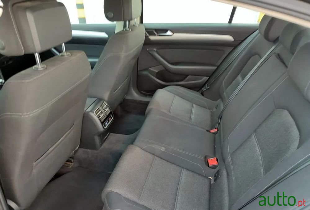 2016' Volkswagen Passat 2.0 Tdi Highline photo #6