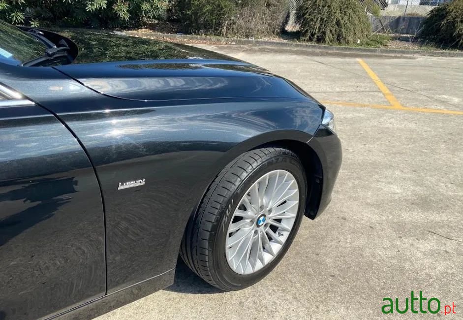 2018' BMW 318 photo #5