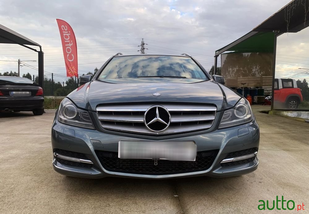 2011' Mercedes-Benz C 200 photo #2