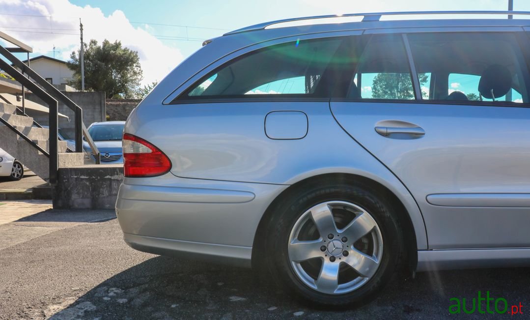 2004' Mercedes-Benz E-220 photo #4