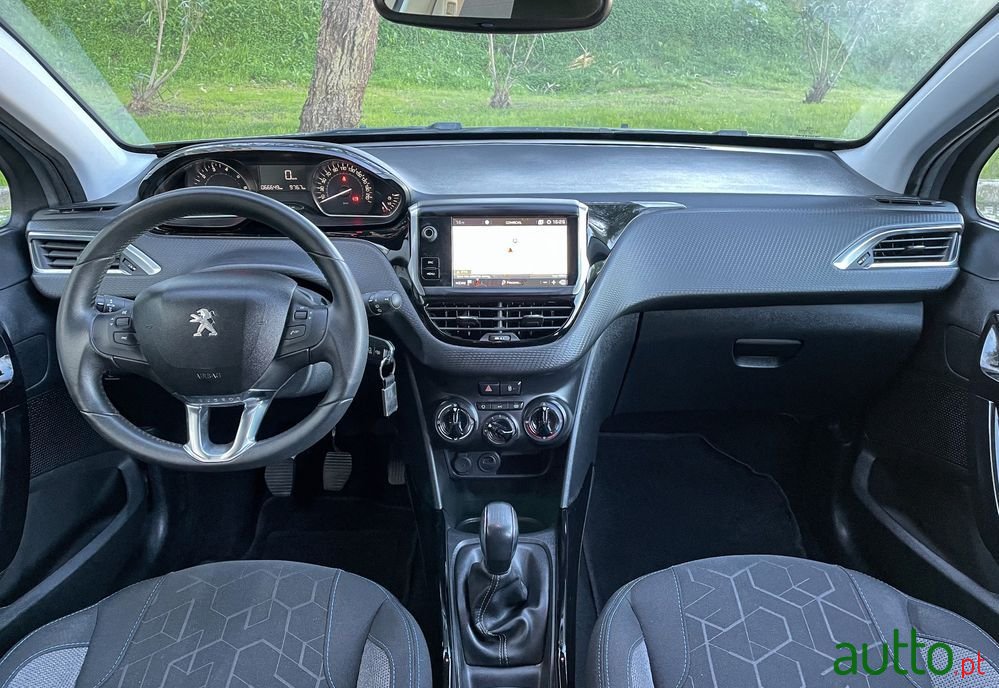 2019' Peugeot 2008 photo #3