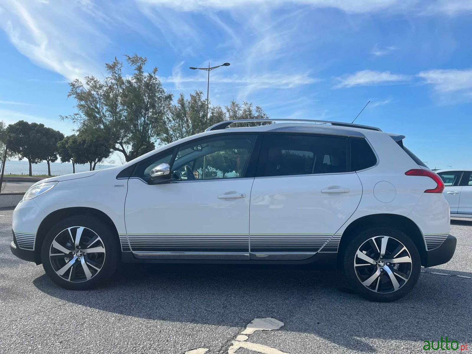 2014' Peugeot 2008 photo #3