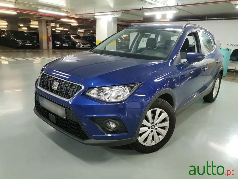 2020' SEAT Arona 1.0 Tsi Style photo #1