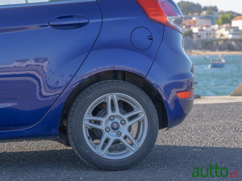 2014' Ford Fiesta photo #2