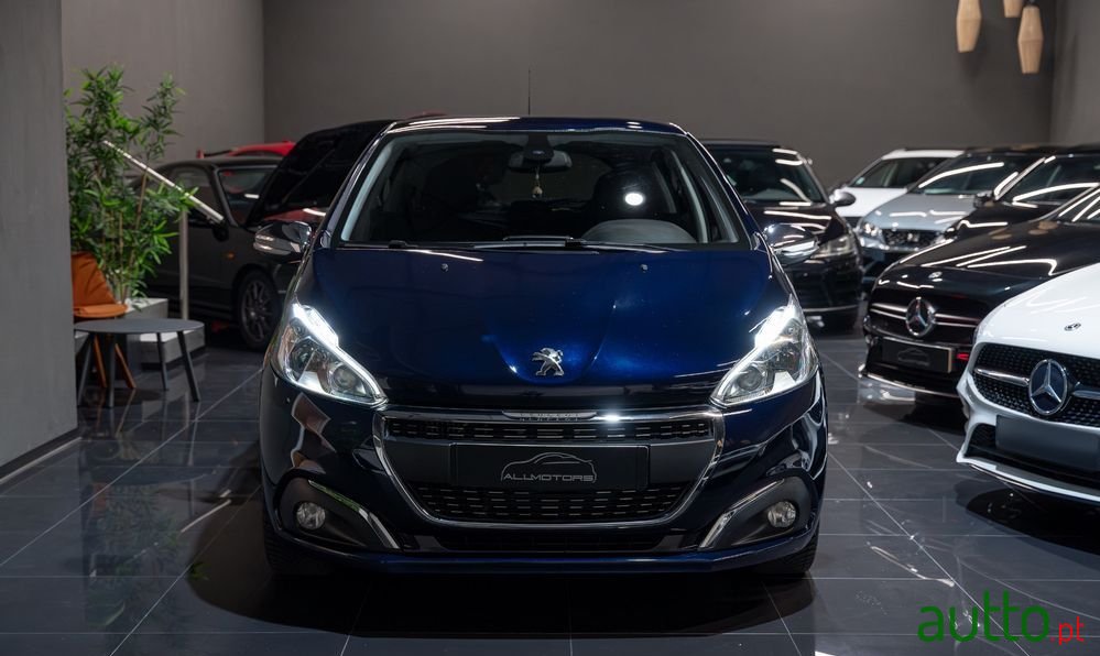 2019' Peugeot 208 photo #1