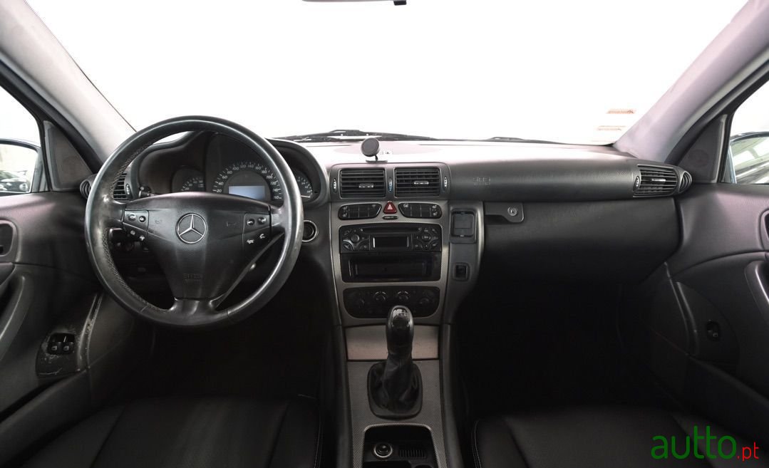 2002' Mercedes-Benz C-220 photo #4