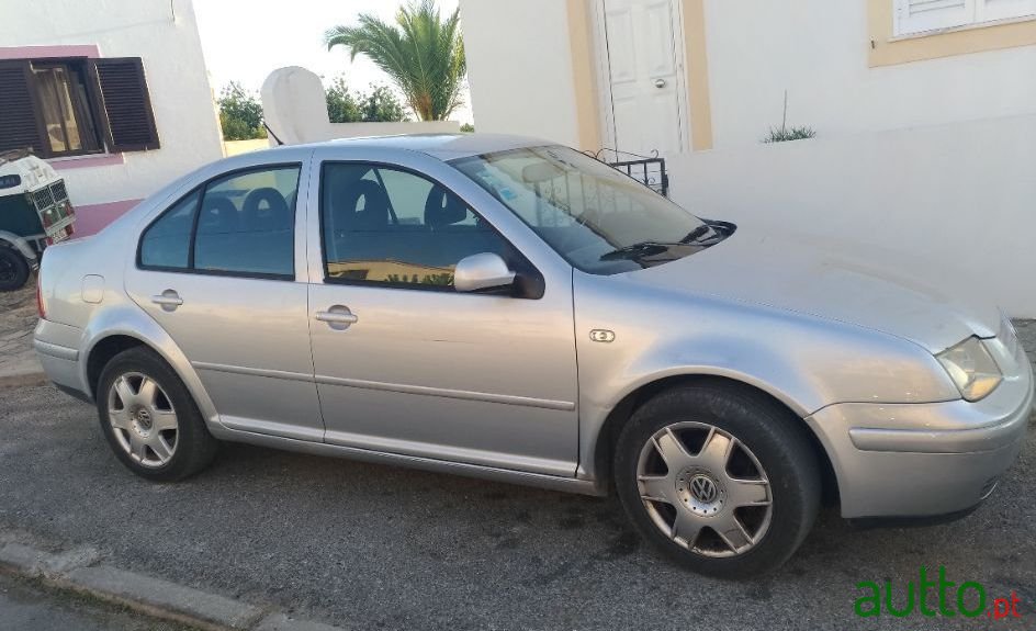 2002' Volkswagen Bora photo #2