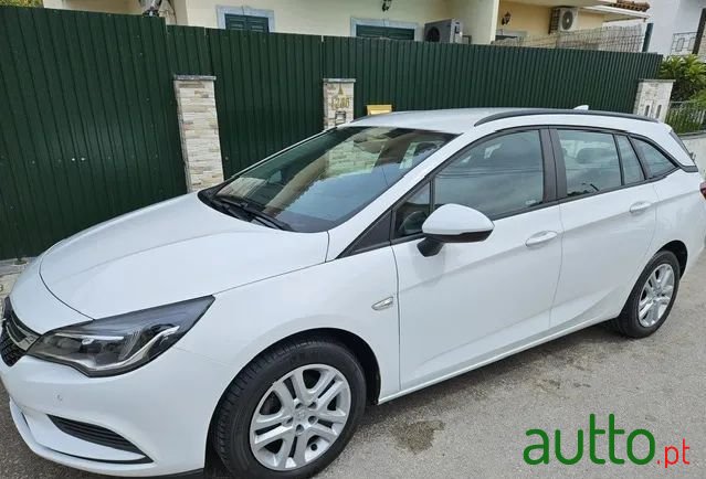 2018' Opel Astra Sports Tourer photo #1