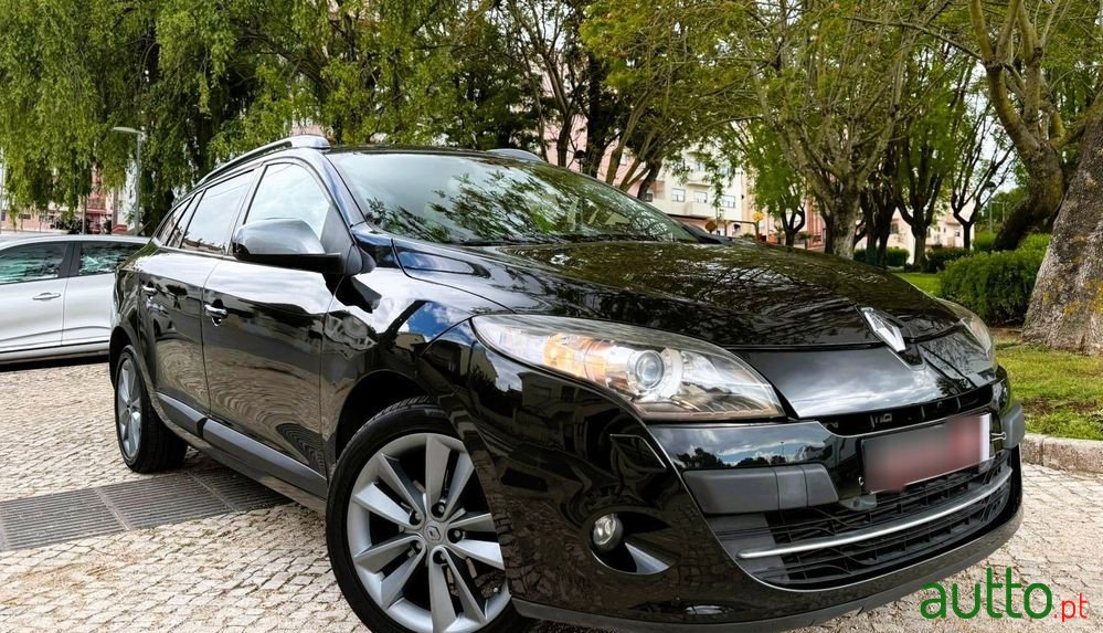 2010' Renault Megane Break photo #1