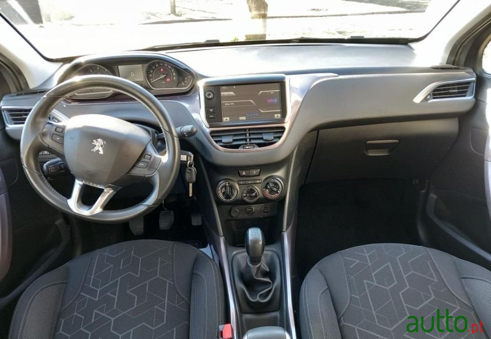 2014' Peugeot 2008 photo #5