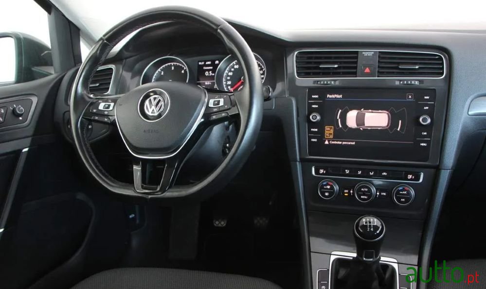 2019' Volkswagen Golf photo #2