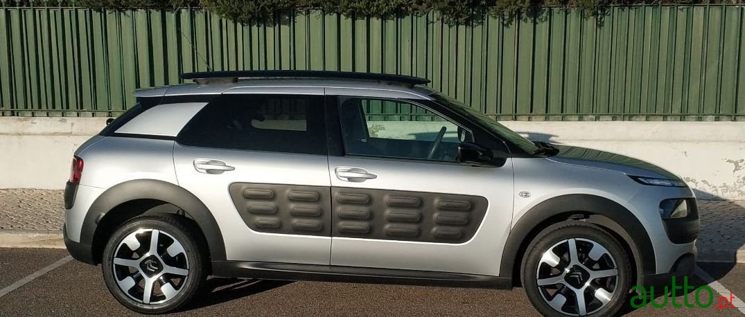 2017' Citroen C4 Cactus photo #2