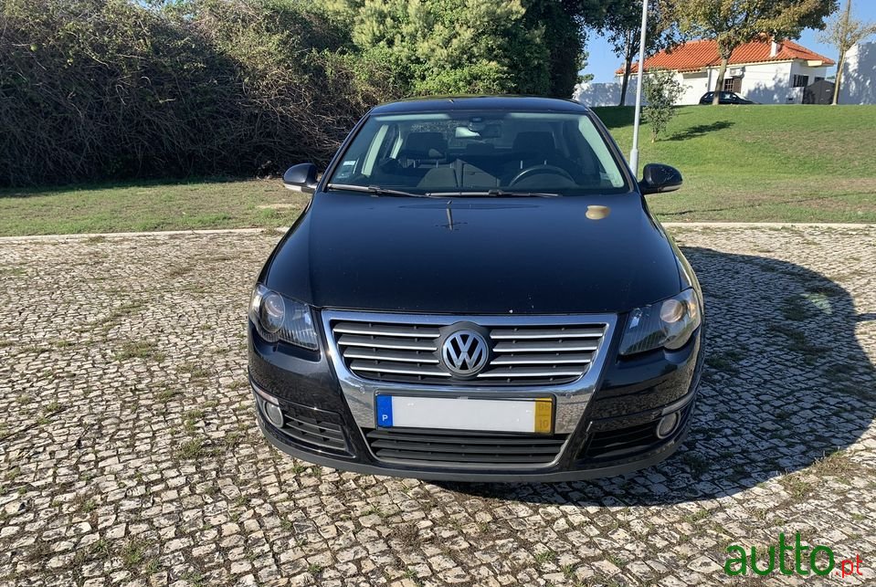 2005' Volkswagen Passat photo #2