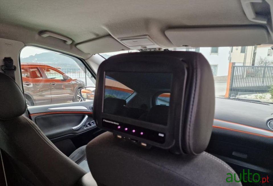 2010' Ford S-Max photo #6