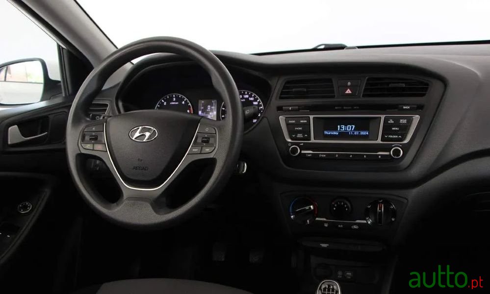 2018' Hyundai i20 photo #2