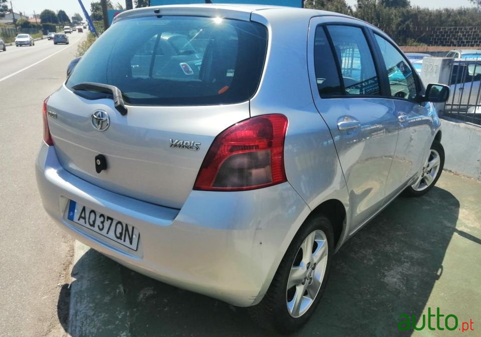 2007' Toyota Yaris photo #3