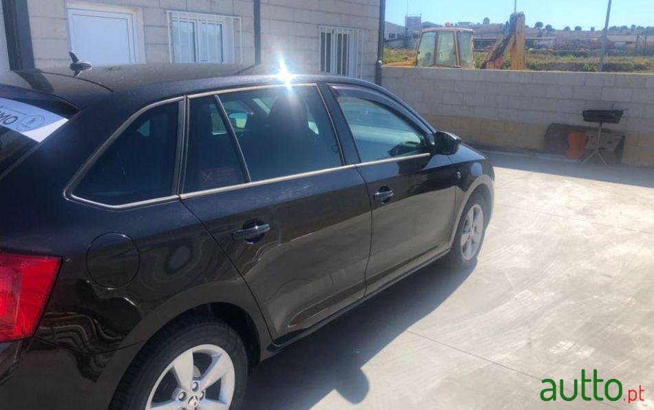 2004' Skoda Rapid Spaceback photo #2