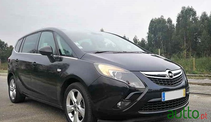 2014' Opel Zafira photo #1