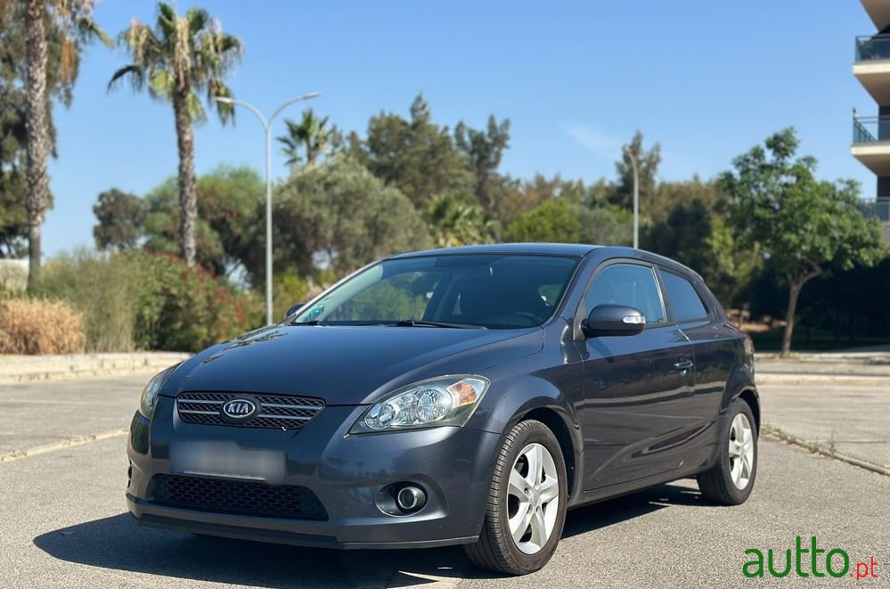 2010' Kia Proceed photo #2