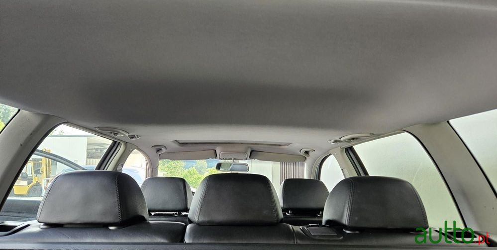 2004' Volkswagen Passat photo #6