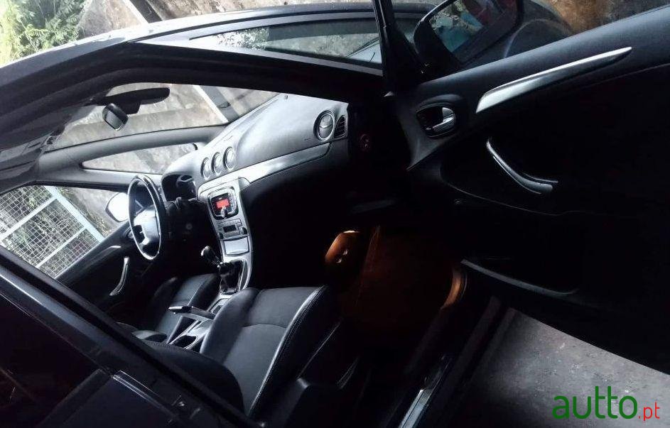 2009' Ford S-Max photo #2