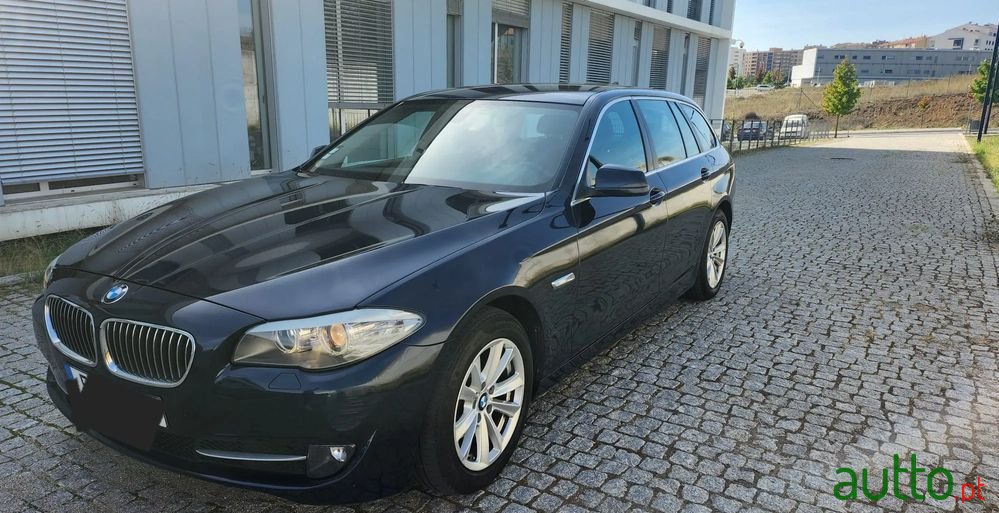 2011' BMW 520 photo #1