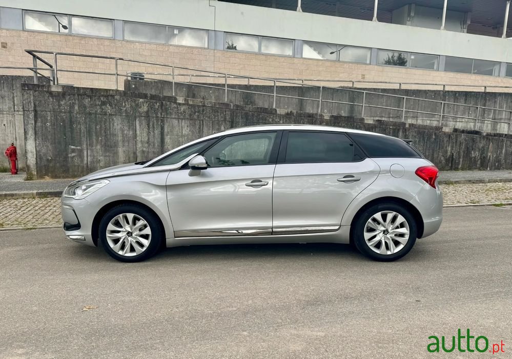 2014' Citroen DS5 photo #5