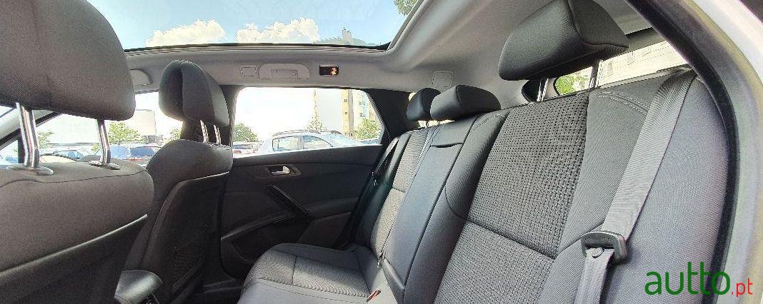 2011' Peugeot 508 Sw photo #3