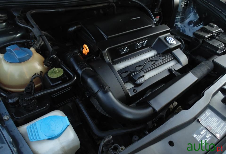 2001' Volkswagen Golf photo #3