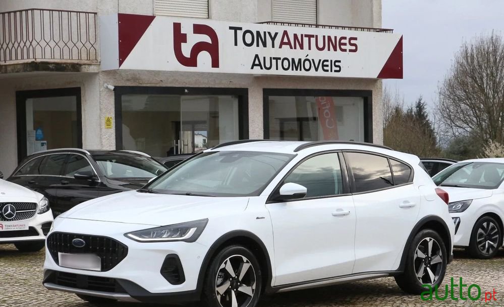 2022' Ford Focus photo #1