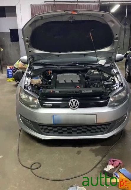 2011' Volkswagen Polo photo #2