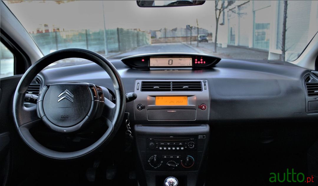 2008' Citroen C4 photo #5