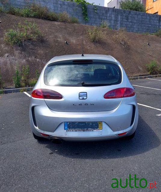 2007' SEAT Leon photo #2