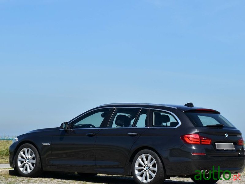 2011' BMW 520 Da Touring Executive photo #6