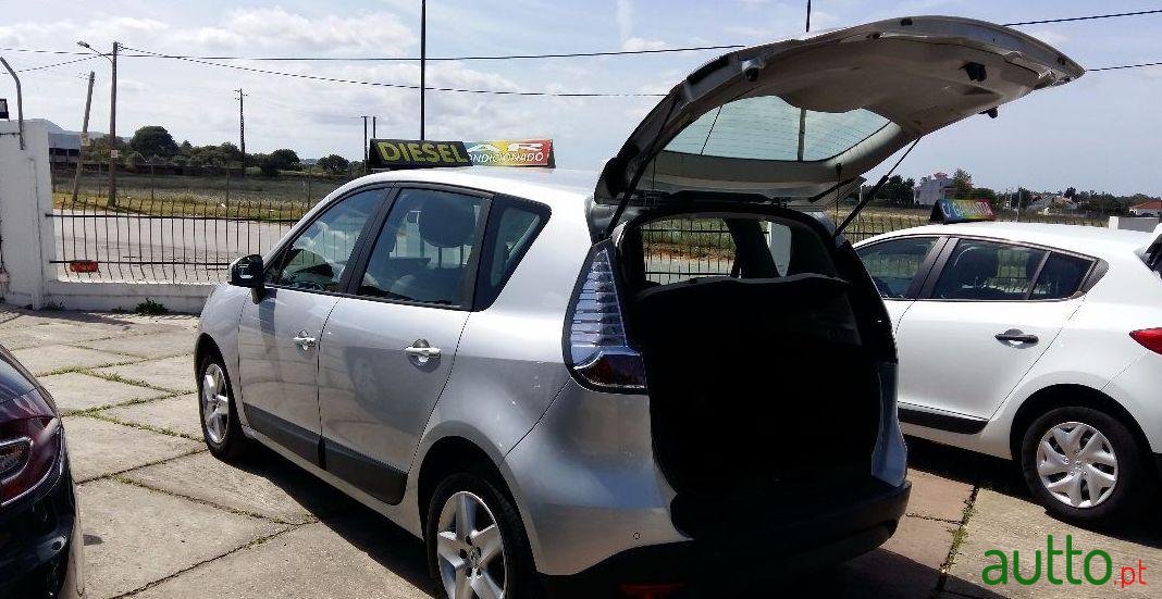 2012' Renault Scenic Dynamique S photo #1