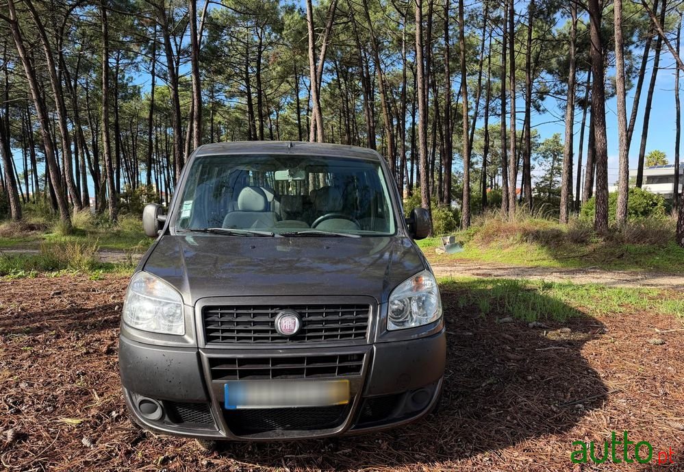 2009' Fiat Doblo Panorama photo #2