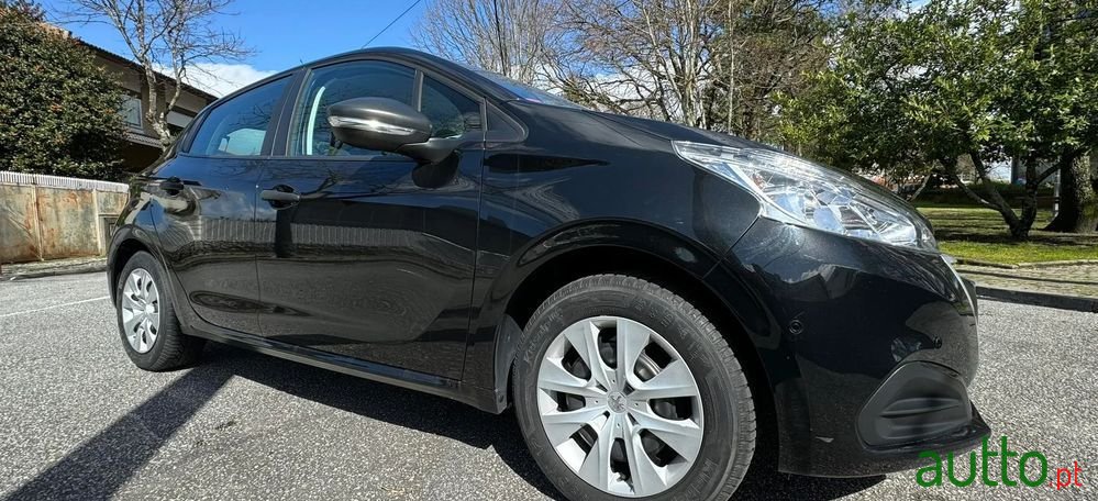 2015' Peugeot 208 Puretech photo #3