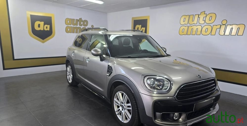 2019' MINI Countryman One D Auto photo #1
