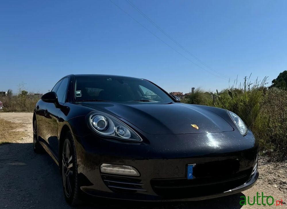 2011' Porsche Panamera Diesel photo #1